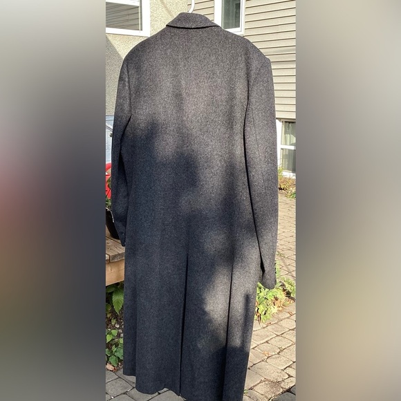 Men’s H Leishman lined virgin wool grey trench coat. 
42R in pristine condition - Picture 2 of 11